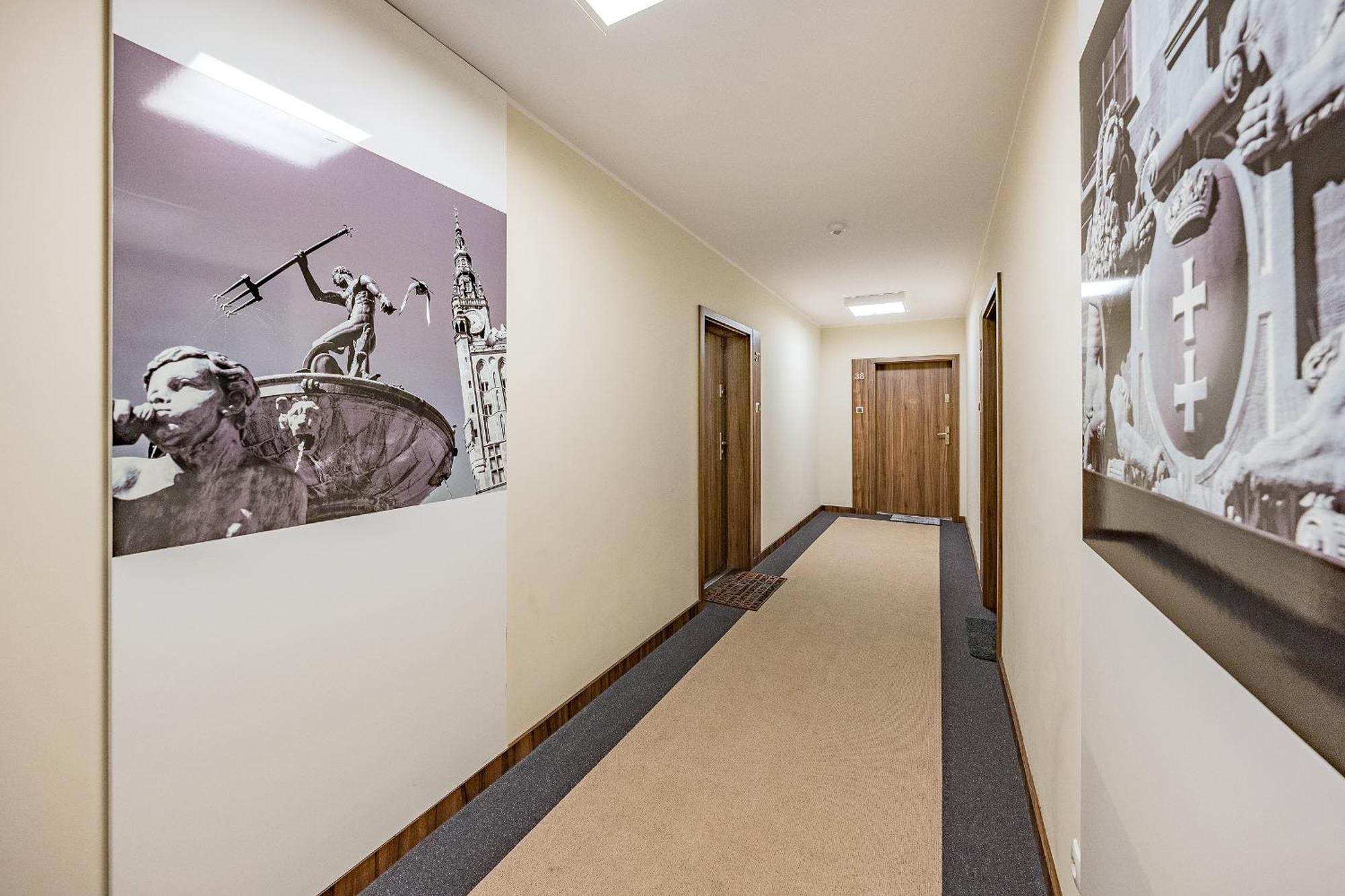 Apartment Hello Chmielna With Private Parking And Balcony